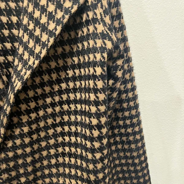 Tahari Black and Tan Houndstooth Trench Coat Size L - Image 4