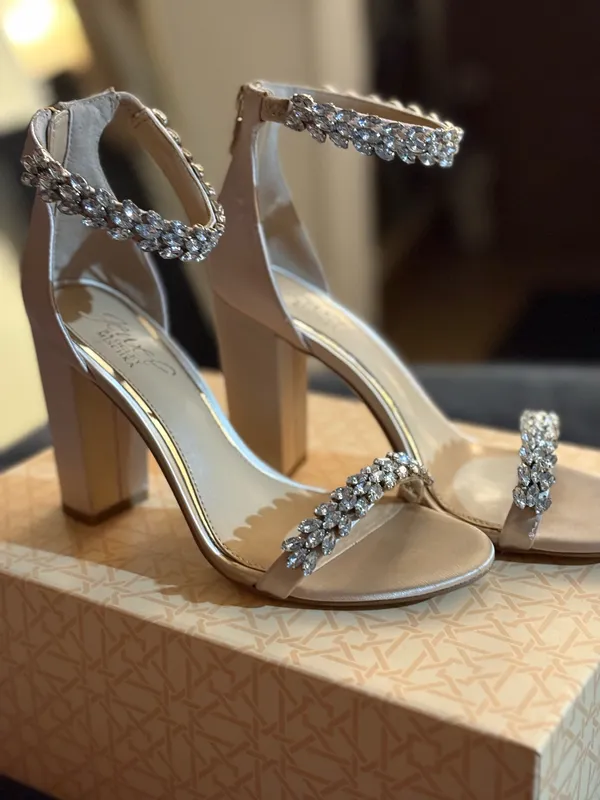 Jewel Badgley Mischka Champagne Heels 6.5 - Image 2