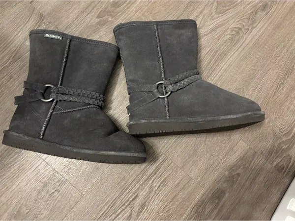 BEARPAW Women’s Boots grey suede with buckle sz7 - Image 3