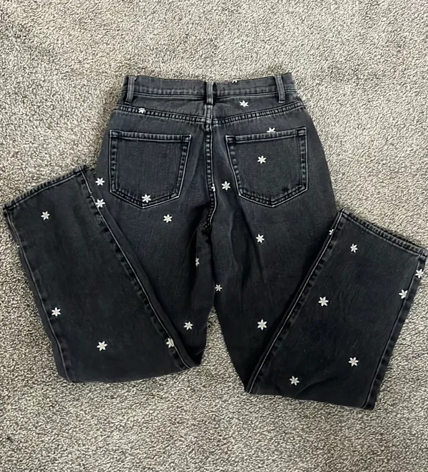 high rise straight flowered black jeans - Image 2