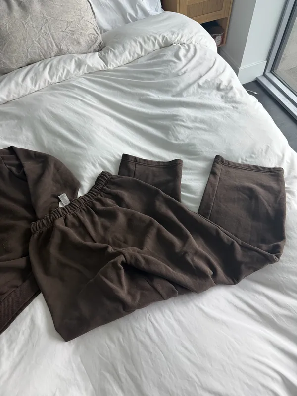 ALO Yoga Espresso Sweatset (xs) - Image 4