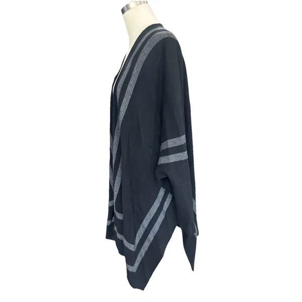 WHBM White House Black Market Ruana Poncho Wrap Border Print Lightweight - Image 3