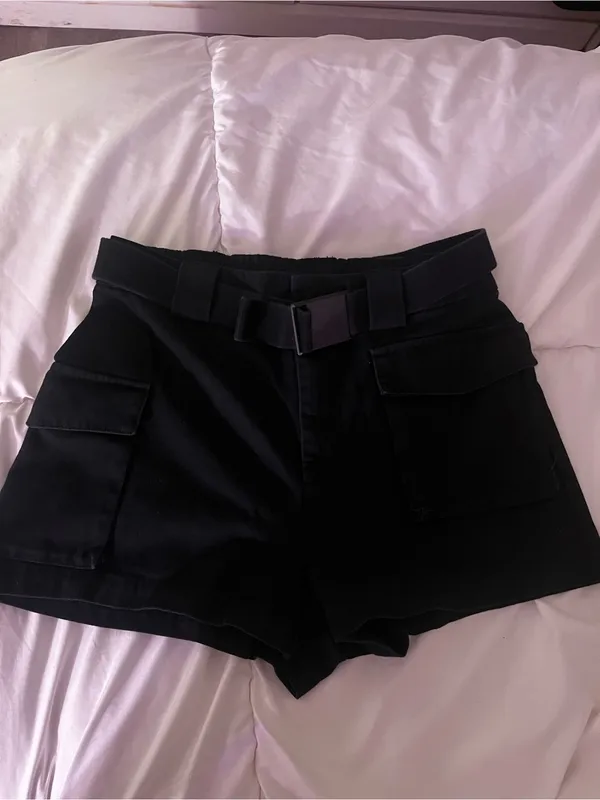 Aritzia TNA 3” Black Cargo Shorts with Utility Belt - Image 2