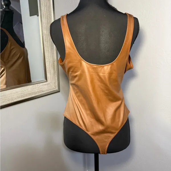 SKIMS Wet Jersey Tank Bodysuit Brown Faux Leather g string size large. - Image 3