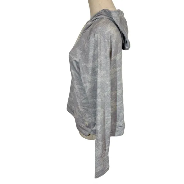 Vuori Halo Essential Hoodie Dreamknit Sweatshirt in Pale Gray Heather Camo - Image 4