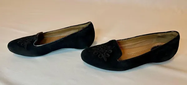 Clarks Artisan | Black Alitay Kallen Suede Flat - 6M - Image 7