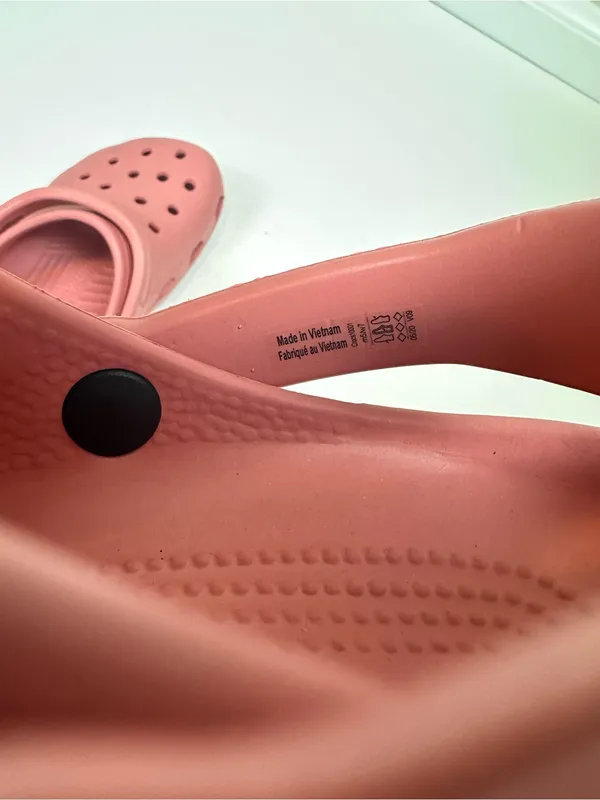 Crocs Classic Clog in Strawberry Wine M5 W7 Unisex Comfort Shoes - Image 12