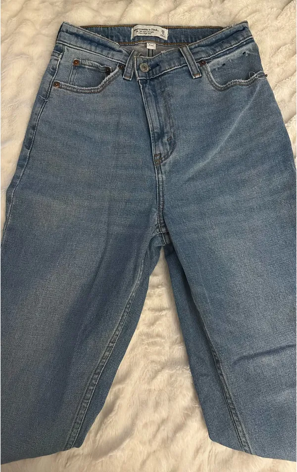 Abercrombie Ultra High-Rise Straight Jeans - Image 2
