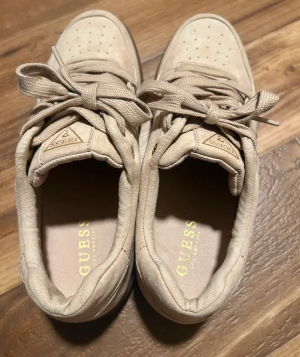 Women’s Shoes Guess 8.5 - Image 2