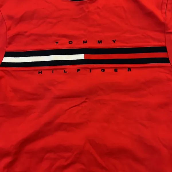 Tommy Hilfiger women’s T-shirt! Looks Awesome! 😍😍 - Image 2
