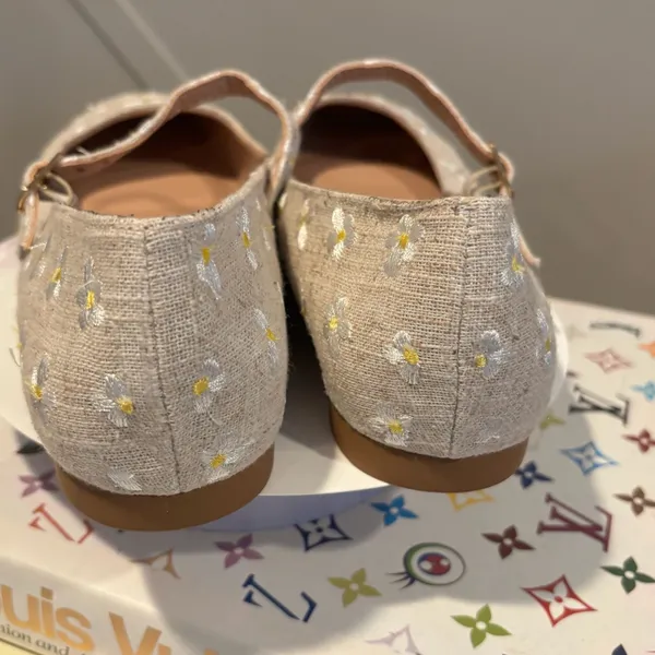 Steve Madden Linen Daisy Embroidered Mary Jane Flats Womens 8.5 Beige Square Toe - Image 4