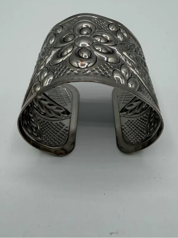 Vintage Silver Tone Repousse Floral Wide Cuff Bracelet Boho Statement - Image 2