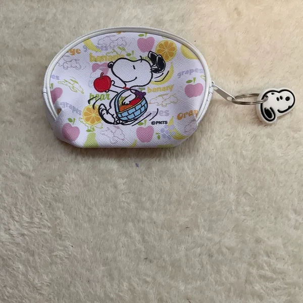 White snoopy coin purse - Image 2