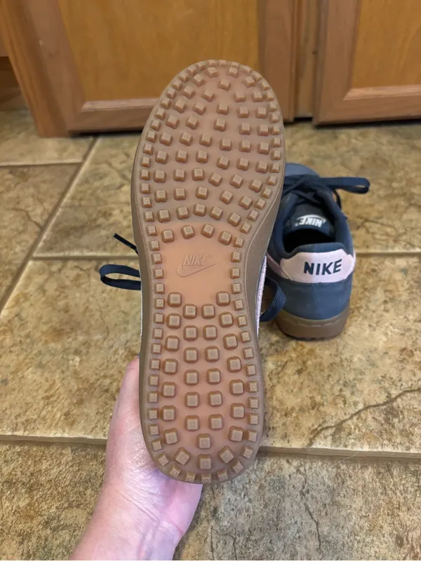 NWOT Nike women’s Field General Suede shoes sz 8 - Image 4