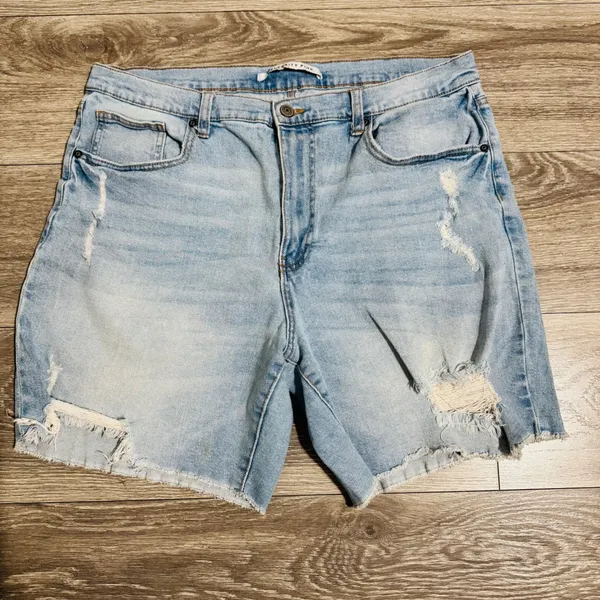 Celebrity Pink Women Light Wash Distressed Denim Shorts Cutoff Frayed Hem‎ 17/33 - Image 3