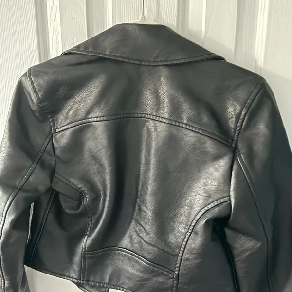 Abercrombie & Fitch Classic Black Leather Jacket - Image 5