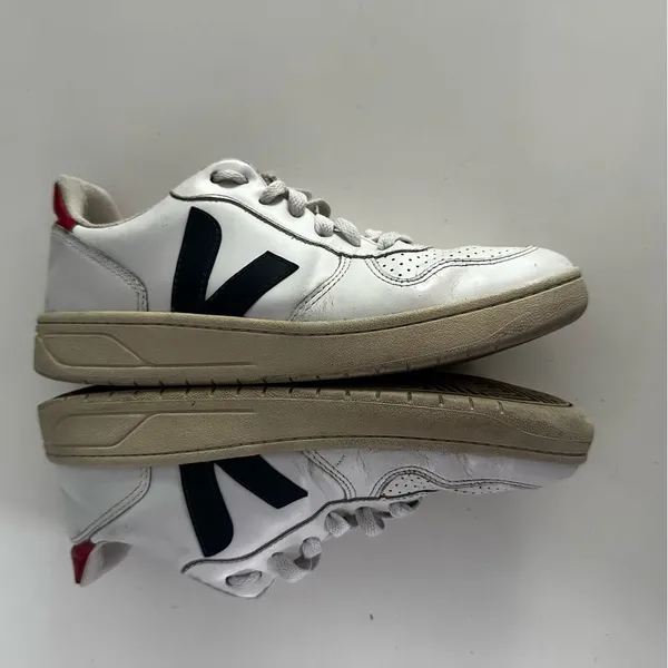 Veja‎ V-10 Sneakers White Navy Red Low Top Women’s 8 - Image 2