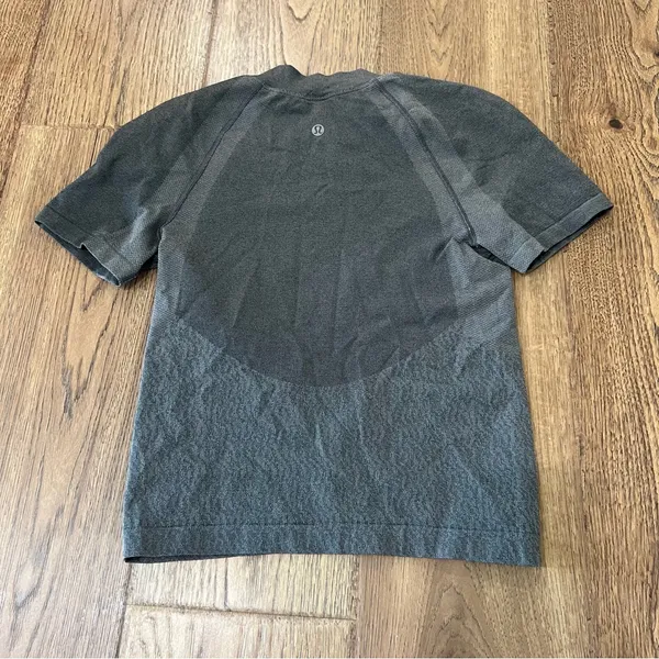 Lululemon Seamless Training Short Sleeve Gull Grey - Image 4
