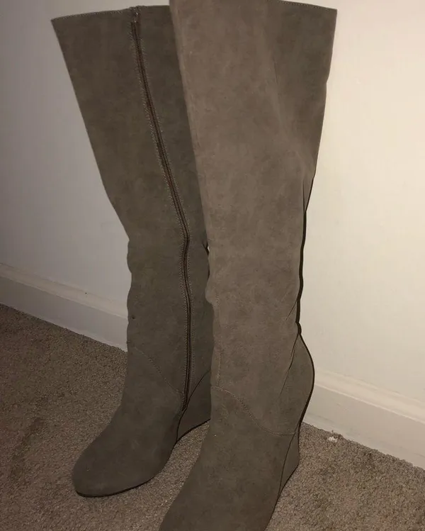 Tan:Olive Wedge Boots Size 9 - Image 3