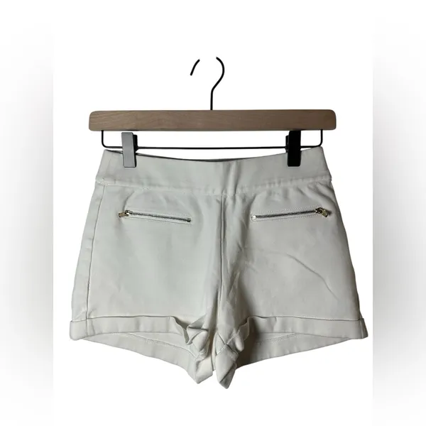 Ci Sono Women’s White Zip Pocket Cuffed Shorts‎ Size Small - Image 2