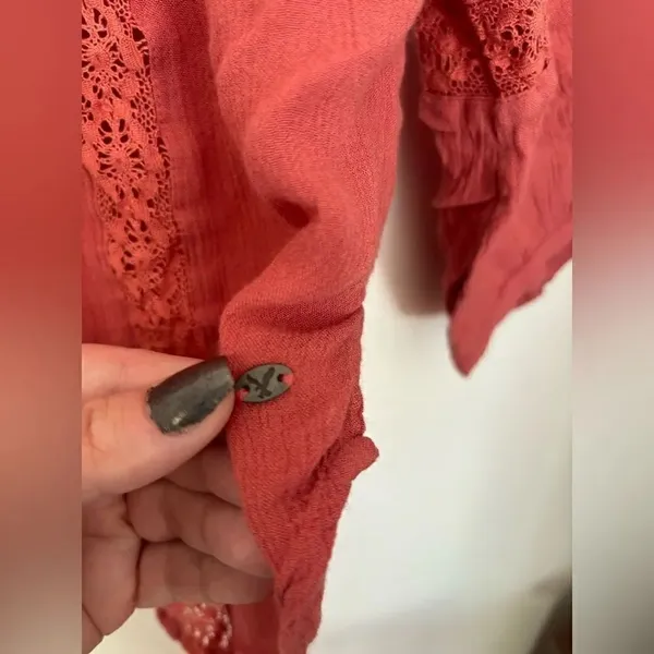 American Eagle Outfitters Lace Yoke Button Down Blouse Size XS Coral - Image 8