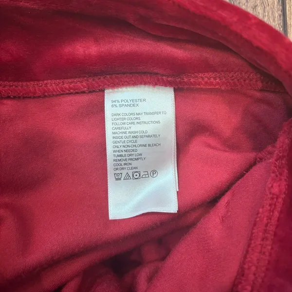 Tommy Bahama Women's Red Velour V-Neck Sweatshirt & Casual Pants Set Size Medium - Image 6