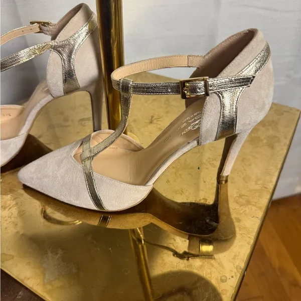 Brenda Zaro Elegant Tan and Gold Heels with Metallic Accents 7.5 - Image 6