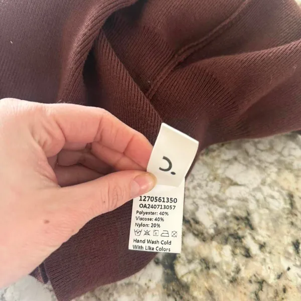 Source Unknown Unbranded Women's Burgundy and Brown Cardigan - Image 5