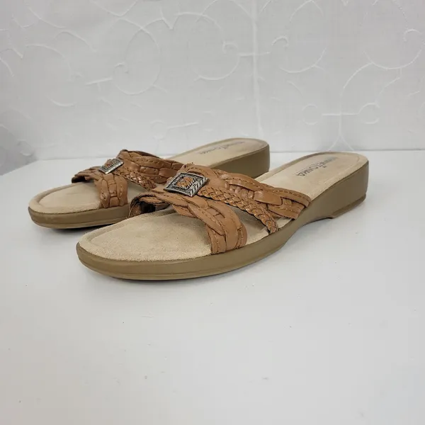 Minnetonka Women's Sandals 8 Tan Medallion Leather Flat Comfort Slides Slip On - Image 2