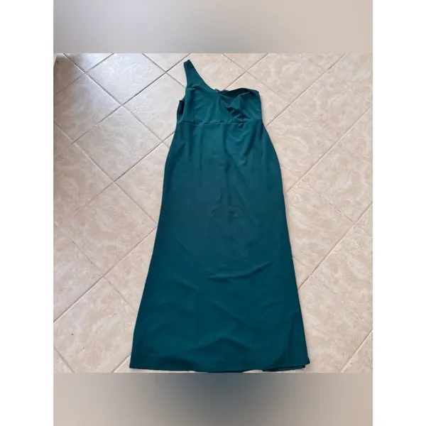 Lulus emerald green one shoulder maxi dress - Image 3