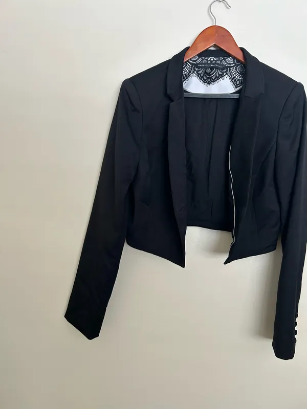 White House Black Market cropped blazer - Image 3
