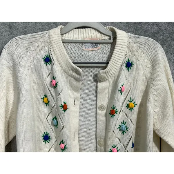 VTG Superbly Cardigan Sweater Large Ivory Embroidered Roses Cottage Core - Image 4