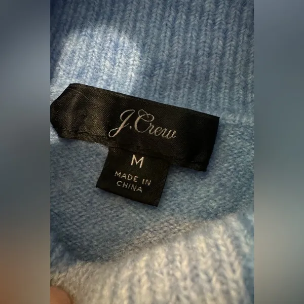J crew Turtleneck sweater with side slits in Supersoft yarn blue size medium - Image 3