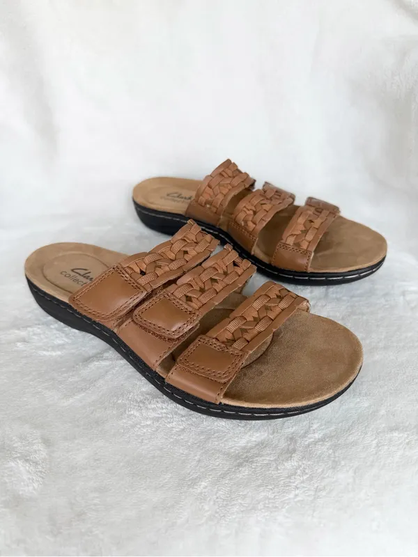 NWOT Clarks Collection Women’s Brown Woven Adjustable Comfort Sandals Size 7 M - Image 2