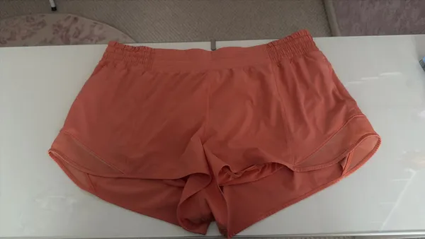 Lululemon Shorts Hotty Hot 2.5" - Image 4