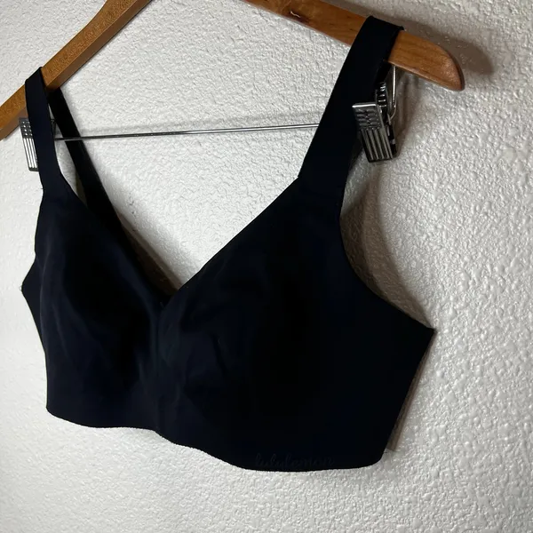 Lululemon black v neck bra 36C - Image 3