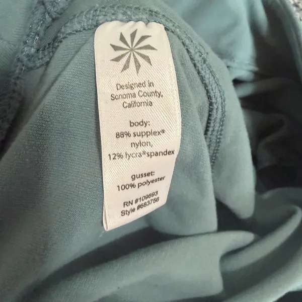 Athleta Elation High-Waisted Bike Shorts Size Small. - Image 6