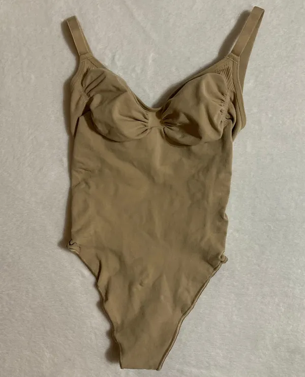 SKIMS Low Back Sculpting Thong Bodysuit S - Image 3