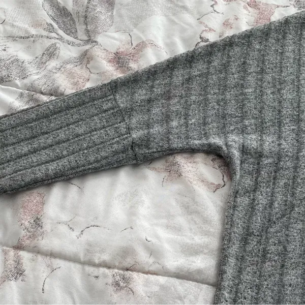 Anthropologie Eri+Ali Fiona Hacci gray ribbed mock neck sweater, size M comfy - Image 10