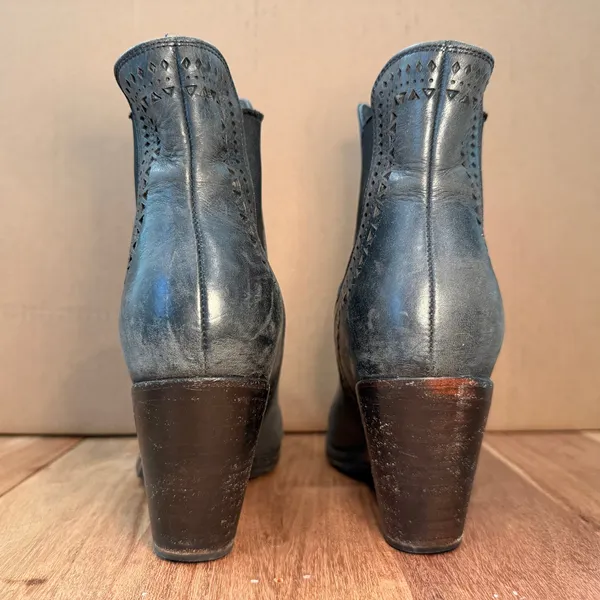 ARIAT | Women's Size 6.5 | Versant Black Leather Stacked Heel Ankle Boots - Image 8