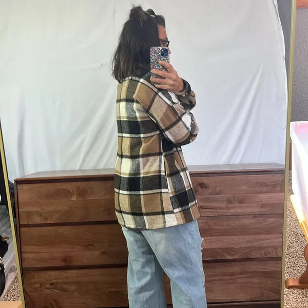 Flannel Shacket size SMALL. Tan - Image 3