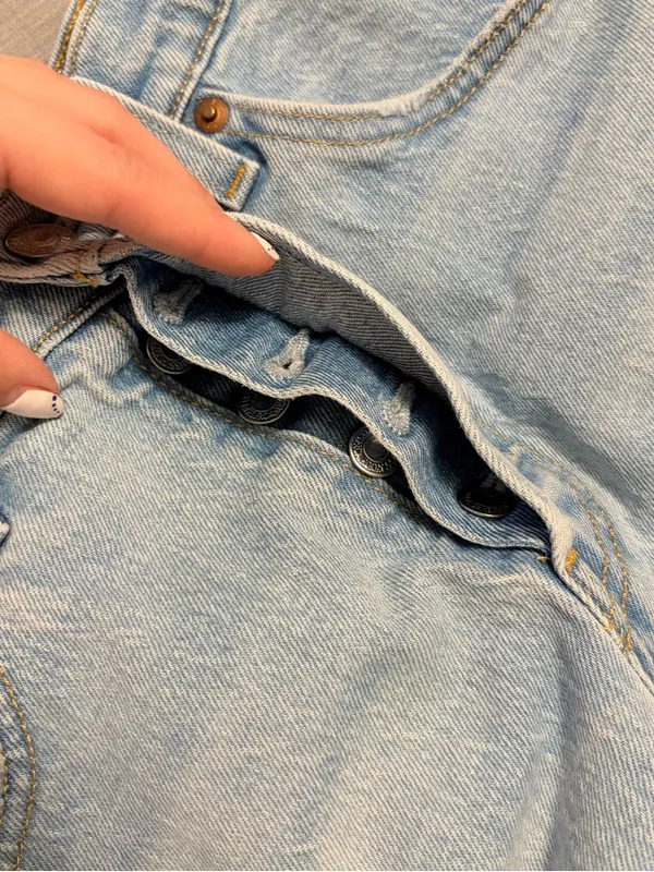 Levi’s 501 Light Wash High Rise Denim Shorts 27” Waist - Image 4