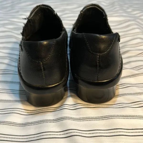Ariat Leather Clogs Size 6.5B - Image 4