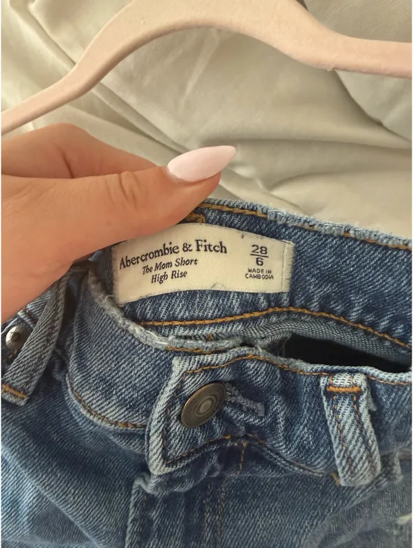 Abercrombie and Fitch Jean Short High Rise Mom - Image 3