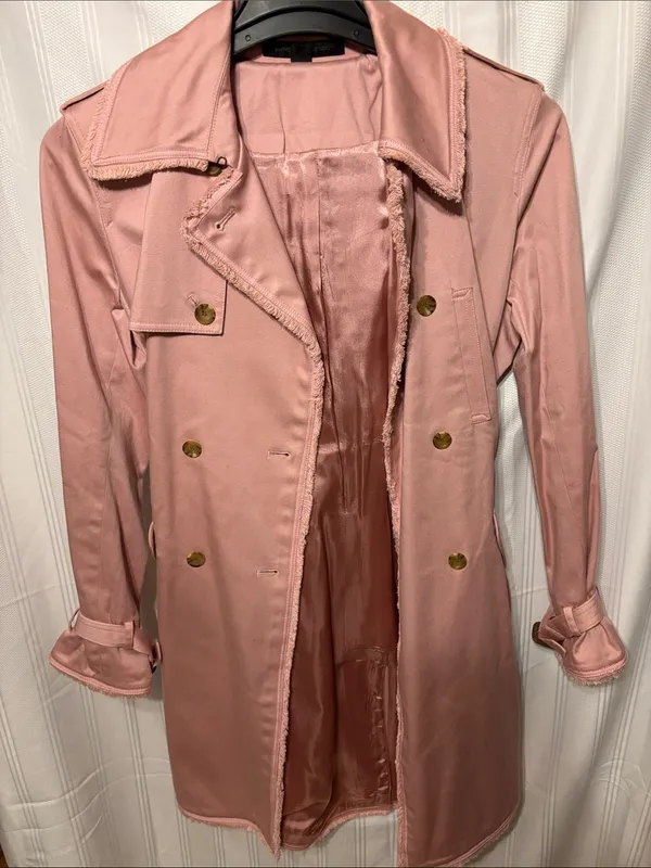 Women's Dusty Pink Double-Breasted Trench Coat This Coat was dry Clean . - Image 5