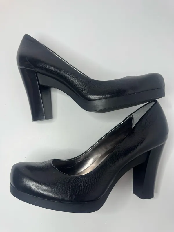 Calvin Klein Fairley Black Leather Pumps Size 8.5M - Image 5