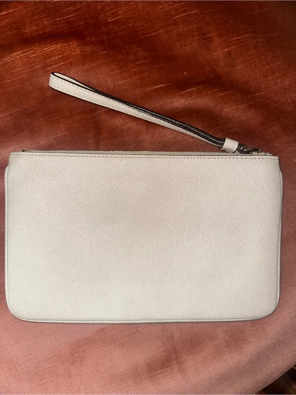 Coach Crossgrain Leather Wristlet- Chalk - Image 4