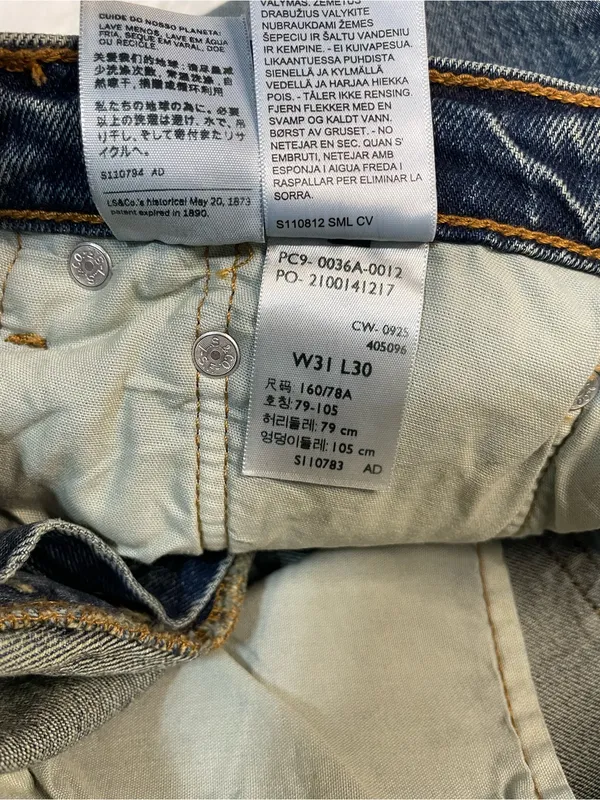 Levi's 501 Relaxed Jeans in Light Blue with Stud Accents - Image 12
