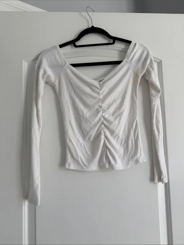 Hollister White Ruched V-Neck Long Sleeve Top - Image 2