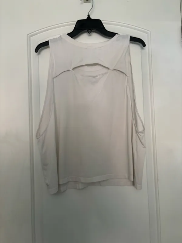 White workout tank Size M - Image 2